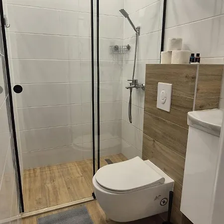 Sa Tri Sobe Za Sedam Osoba