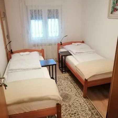 Sa Tri Sobe Za Sedam Osoba