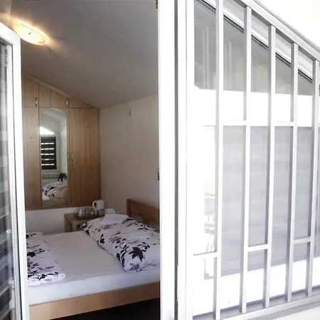 Sa Tri Sobe Za Sedam Osoba