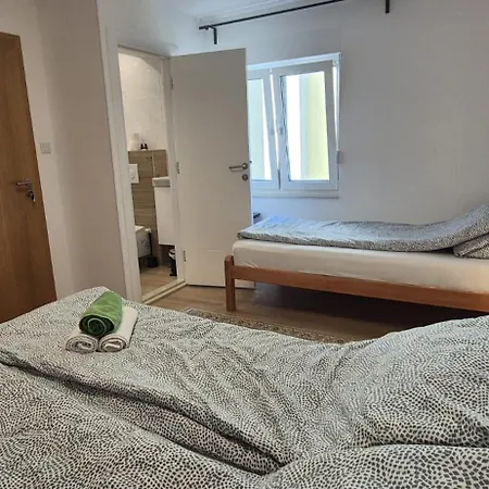 Appartement Sa Tri Sobe Za Sedam Osoba *